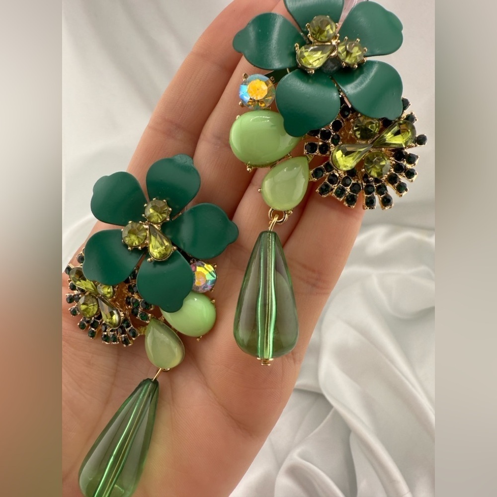 Bohemian colourful Elegant Green Floral Earrings - Picture 4 of 6